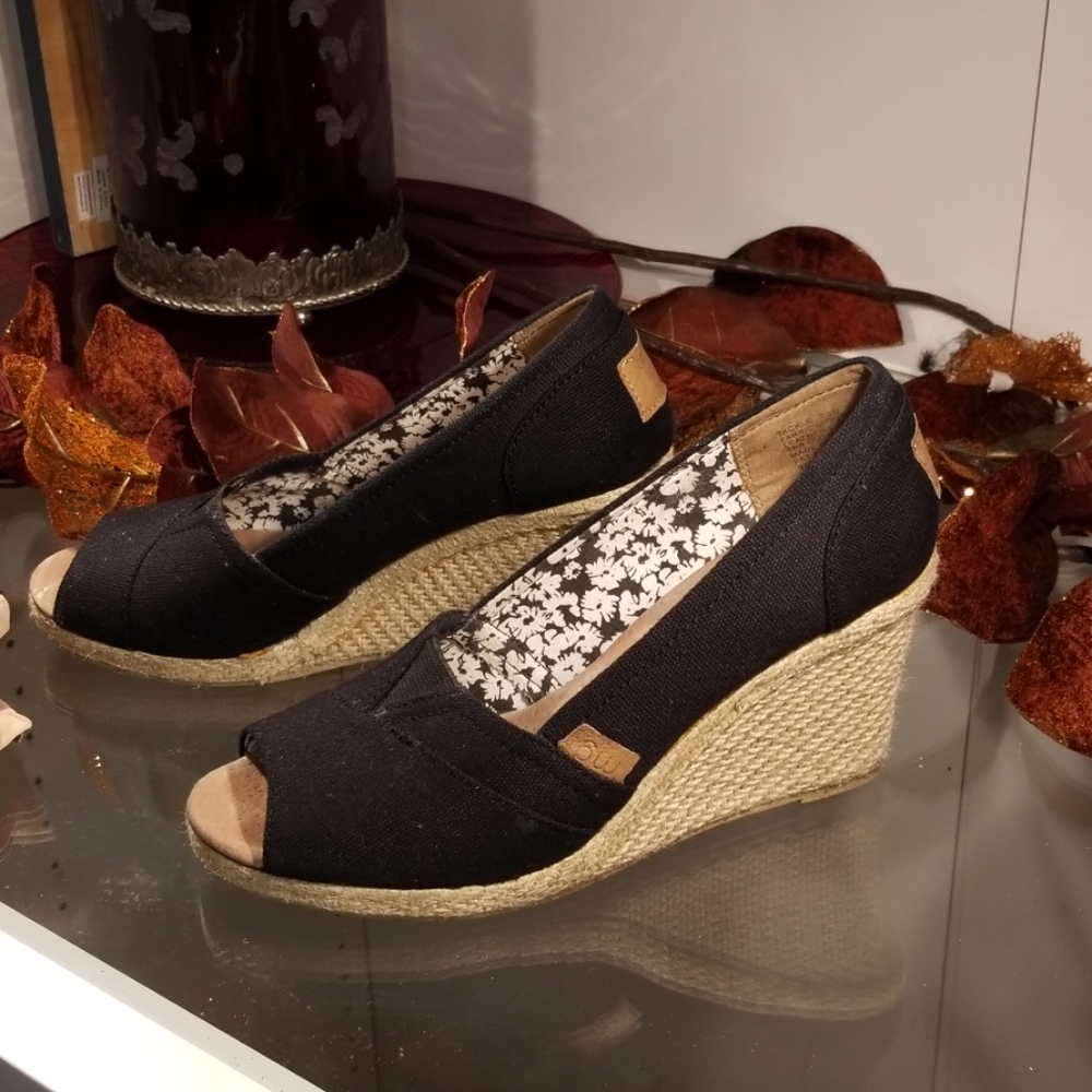 Madden girl black canvas wedges  size 7.5M